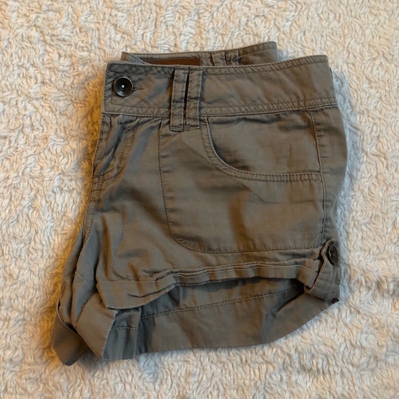 **SOLD** Dollhouse Cargo Shorts - Picture 3 of 4
